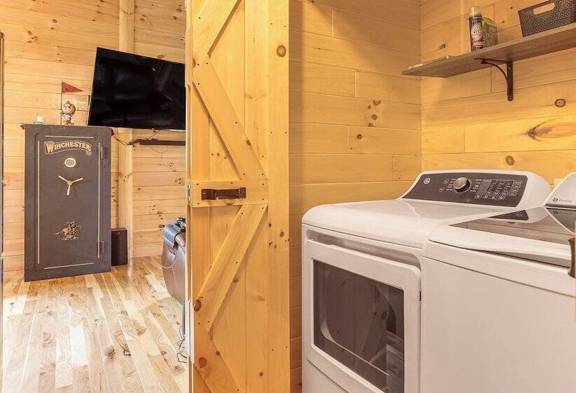 Chillicothe Cabin Near Hocking Hills State Park!