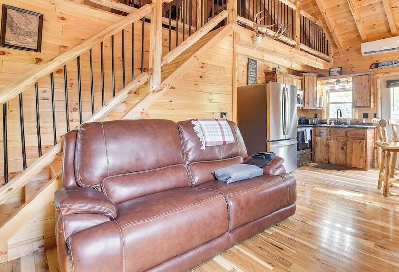 Chillicothe Cabin Near Hocking Hills State Park!