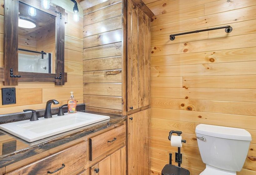 Chillicothe Cabin Near Hocking Hills State Park!