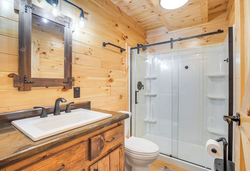 Chillicothe Cabin Near Hocking Hills State Park!