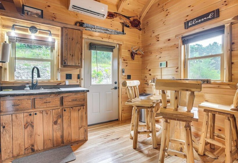 Chillicothe Cabin Near Hocking Hills State Park!