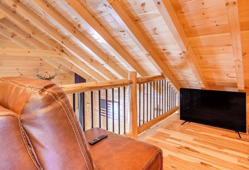 Chillicothe Cabin Near Hocking Hills State Park!