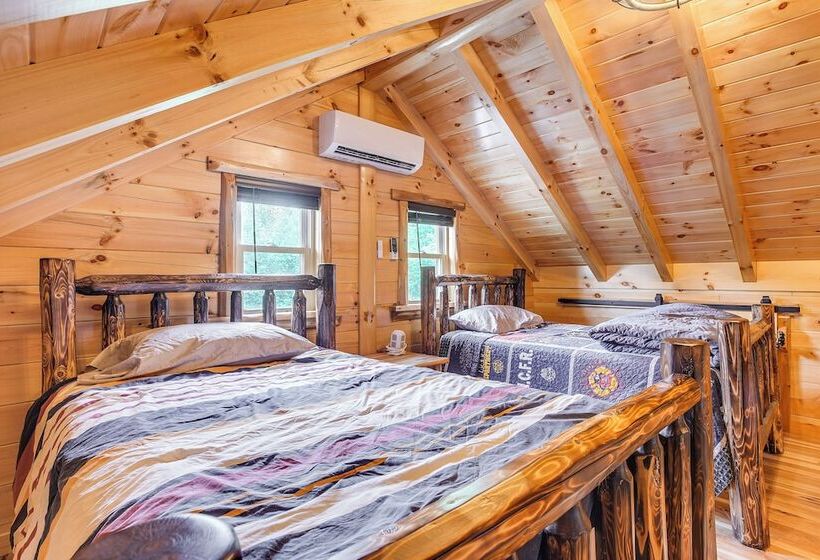 Chillicothe Cabin Near Hocking Hills State Park!