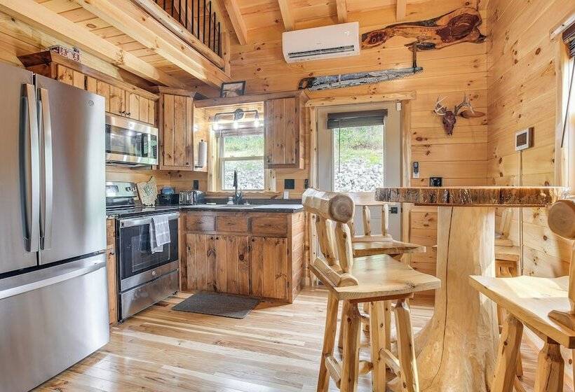 Chillicothe Cabin Near Hocking Hills State Park!