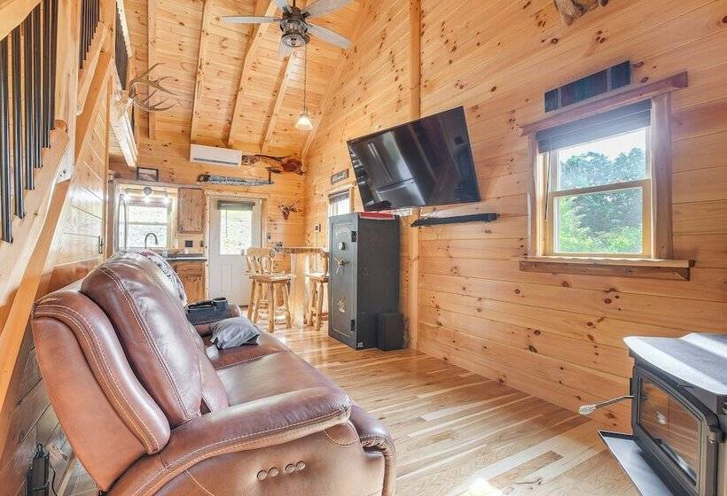 Chillicothe Cabin Near Hocking Hills State Park!