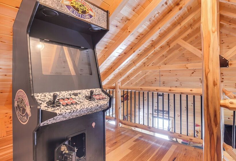 Chillicothe Cabin Near Hocking Hills State Park!