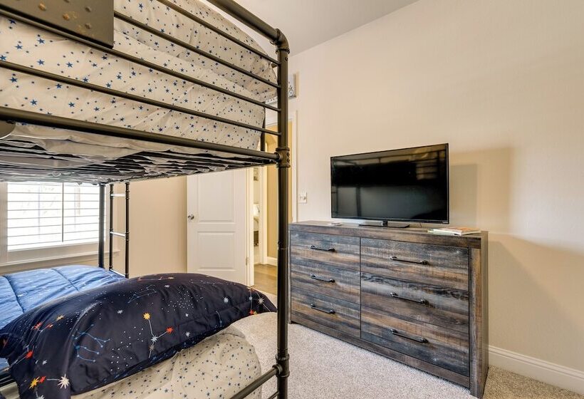 Clovis Retreat W/ Patio & Yard ~ 3 Mi To Old Town!