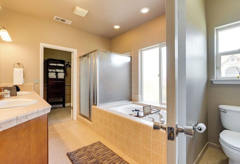Clovis Retreat W/ Patio & Yard ~ 3 Mi To Old Town!