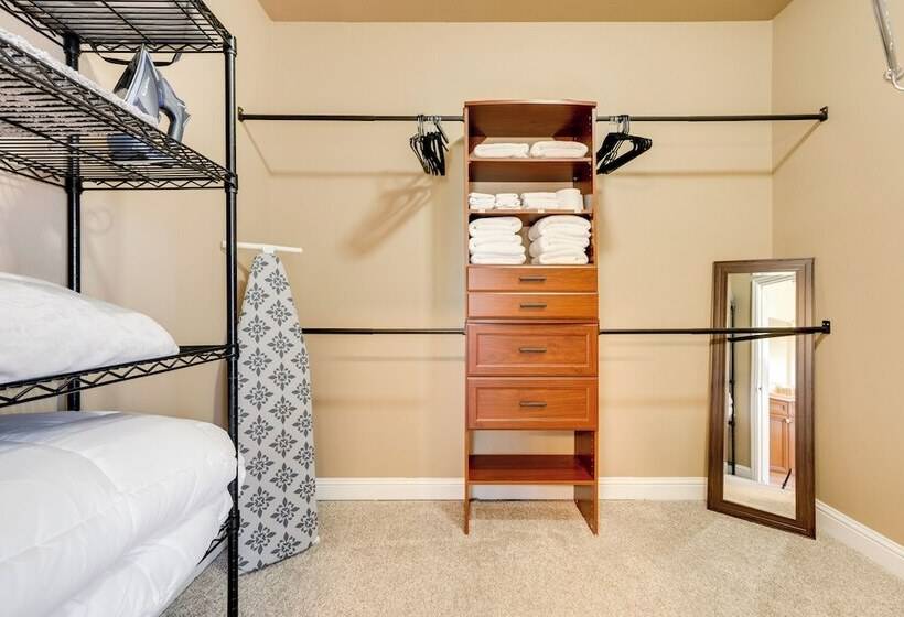 Clovis Retreat W/ Patio & Yard ~ 3 Mi To Old Town!