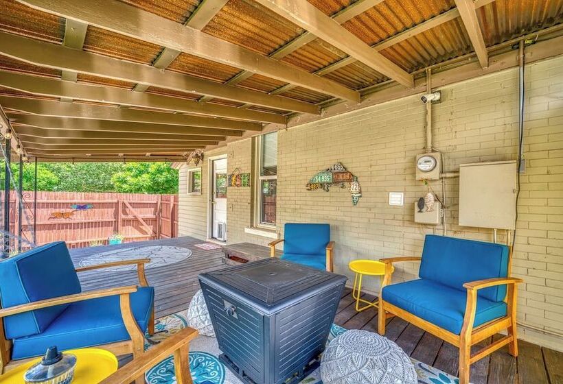 Walk To Dtwn: Colorful Cañon City Home W/ Grill!