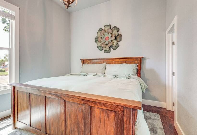 Walk To Dtwn: Colorful Cañon City Home W/ Grill!