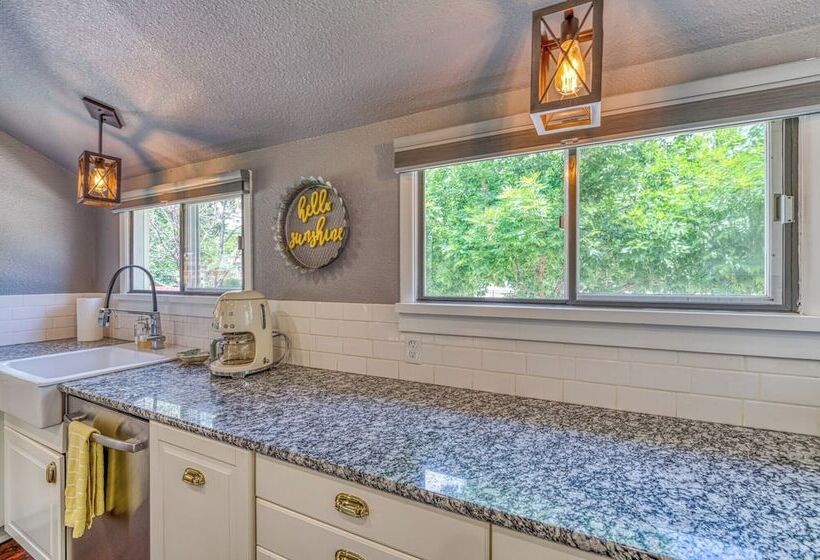 Walk To Dtwn: Colorful Cañon City Home W/ Grill!