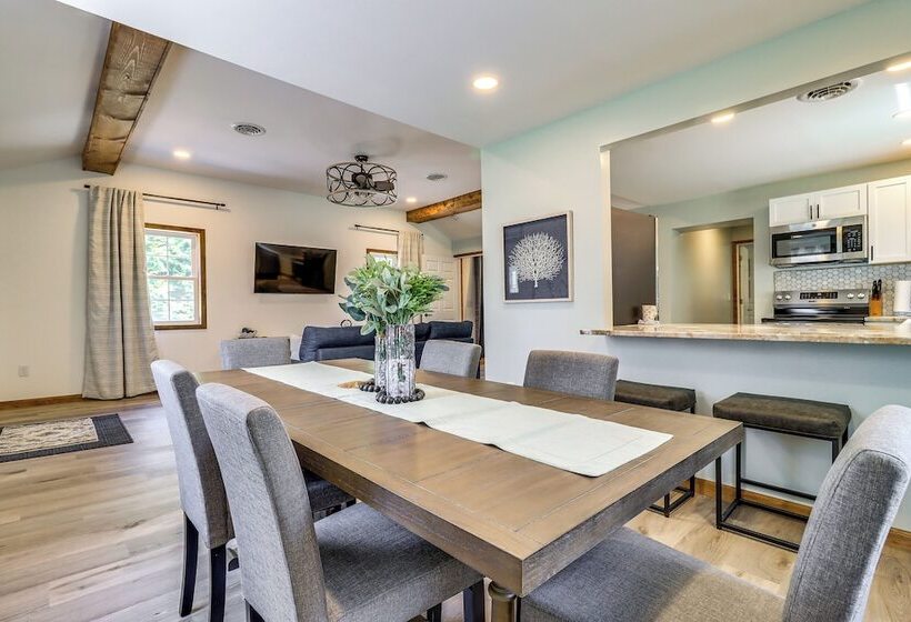 Cozy Grass Lake Home W/ Patio, Fire Pit & Kayaks!