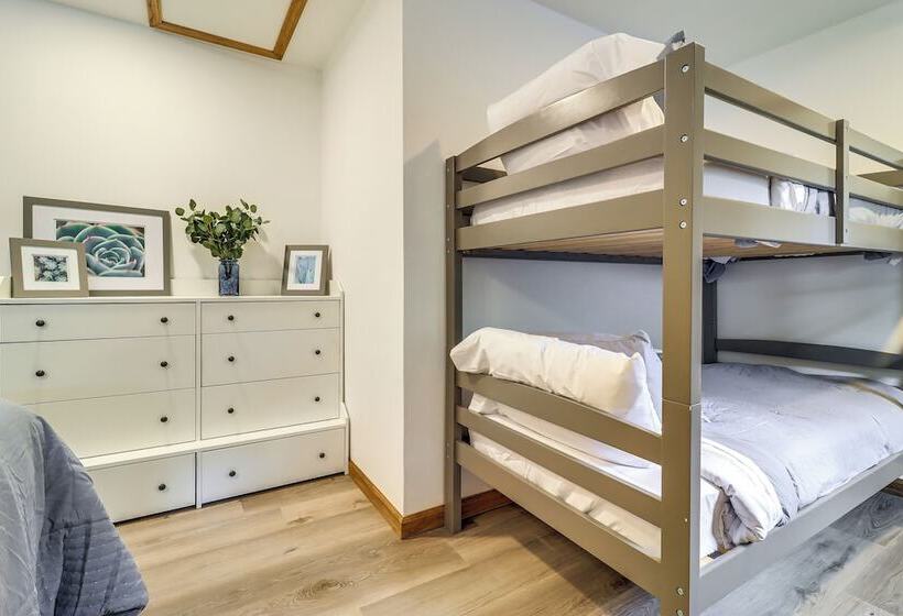 Cozy Grass Lake Home W/ Patio, Fire Pit & Kayaks!