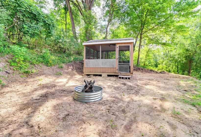 Cozy Grass Lake Home W/ Patio, Fire Pit & Kayaks!