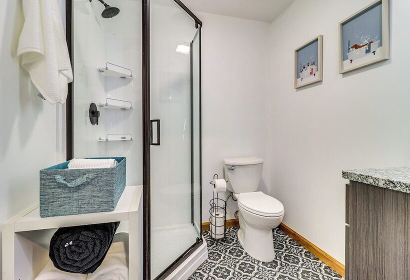 Cozy Grass Lake Home W/ Patio, Fire Pit & Kayaks!