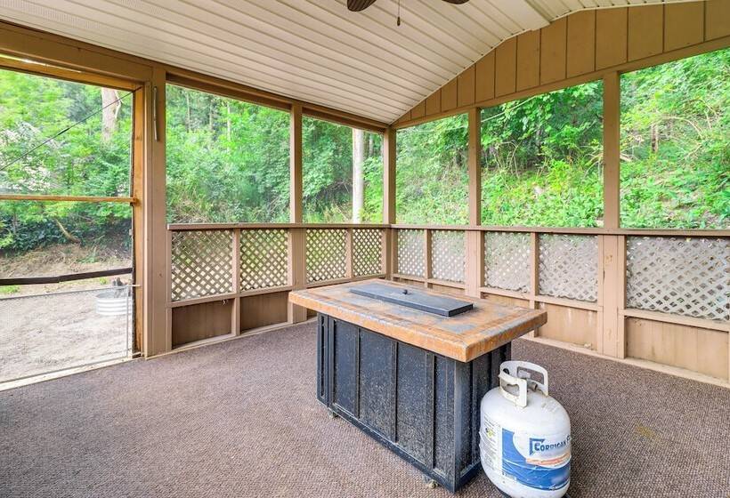 Cozy Grass Lake Home W/ Patio, Fire Pit & Kayaks!