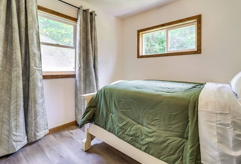 Cozy Grass Lake Home W/ Patio, Fire Pit & Kayaks!