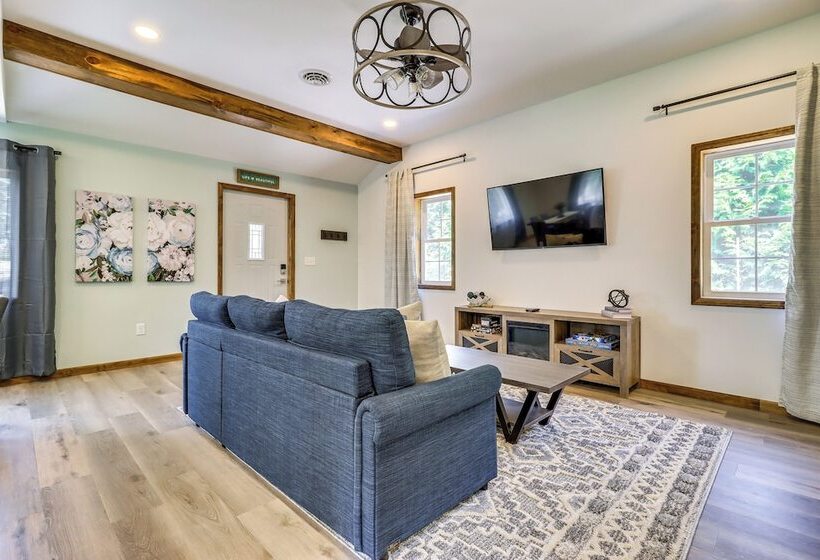 Cozy Grass Lake Home W/ Patio, Fire Pit & Kayaks!