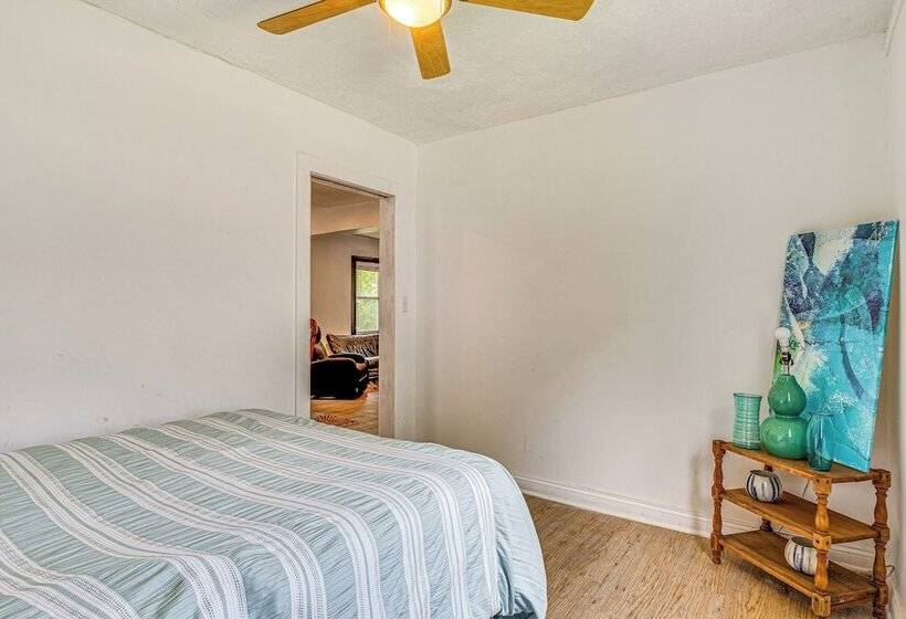 Cozy Home W/ Yard < 3 Mi To Downtown Indianapolis!