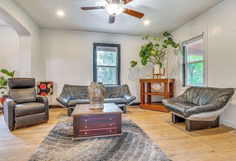 Cozy Home W/ Yard < 3 Mi To Downtown Indianapolis!