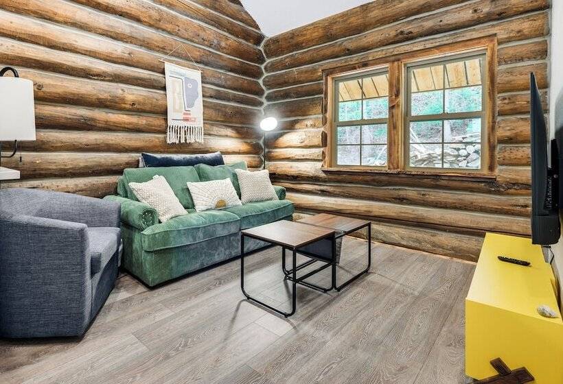 Cozy Melrose Cabin W/ Fire Pit: Walk To River!