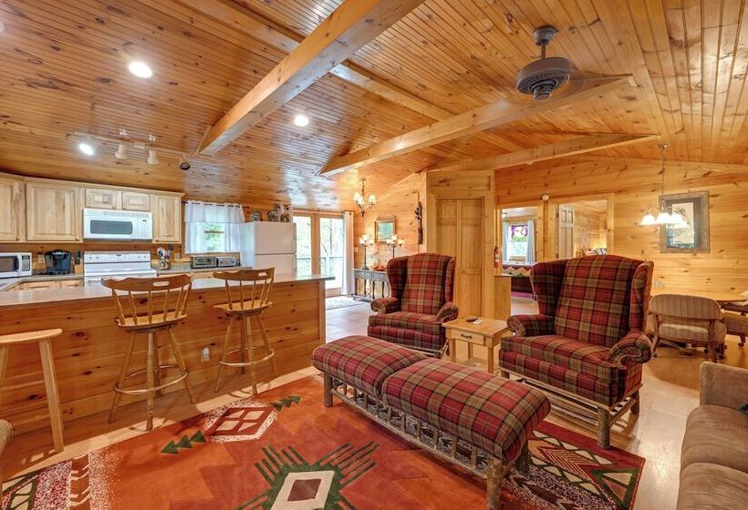 Robbinsville Apt In Converted Gas Station