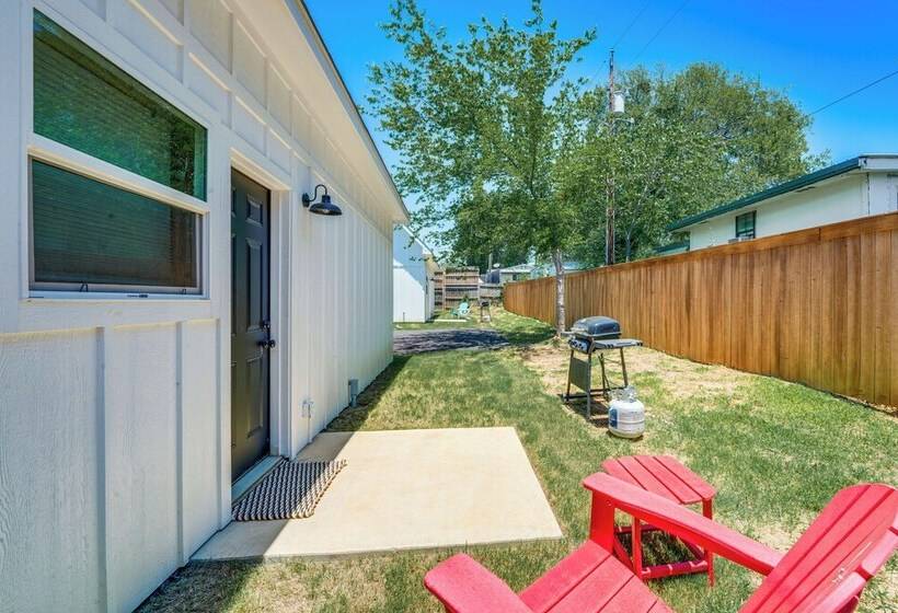 Cozy Two Peaks Home Near Lake Texoma State Park!