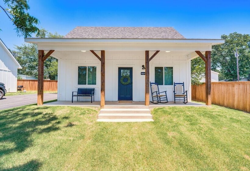 Cozy Two Peaks Home Near Lake Texoma State Park!