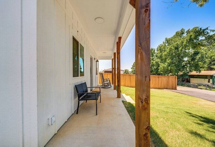 Cozy Two Peaks Home Near Lake Texoma State Park!