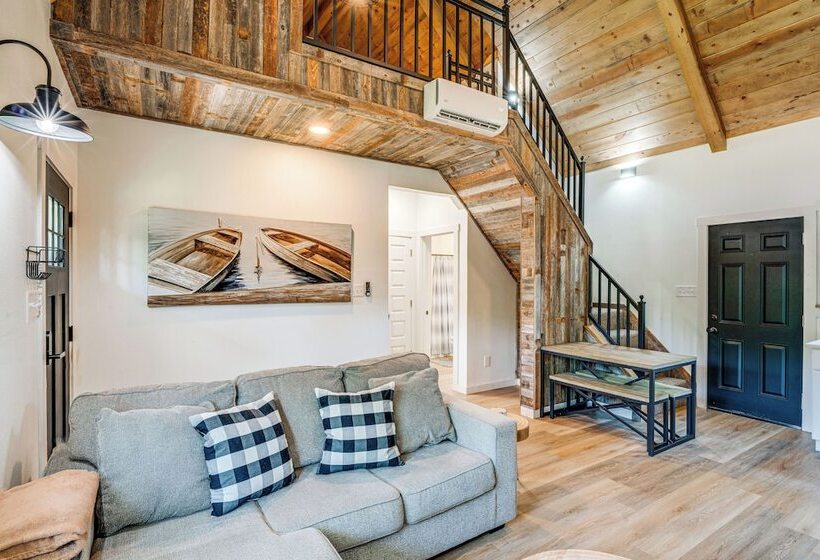 Cozy Two Peaks Home Near Lake Texoma State Park!