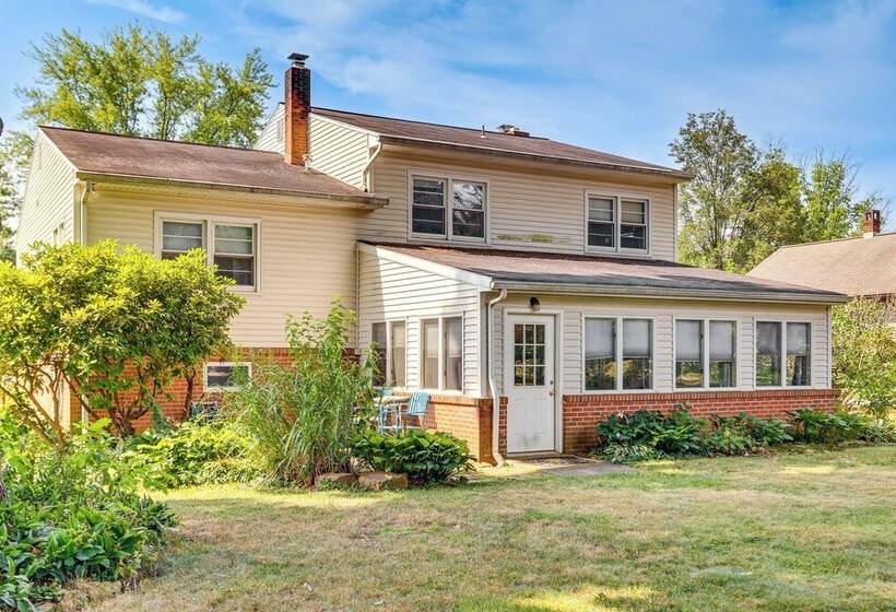 Dutch Country Home Near Family Attractions!