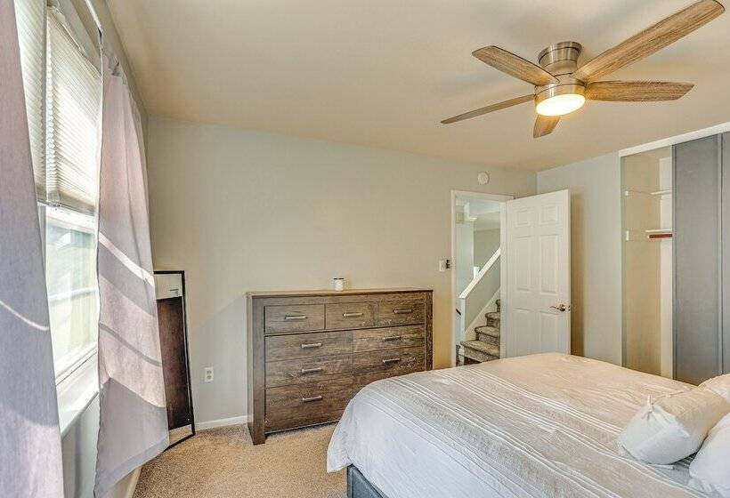 Dutch Country Home Near Family Attractions!