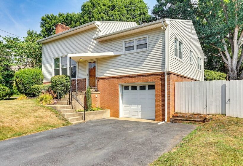 Dutch Country Home Near Family Attractions!