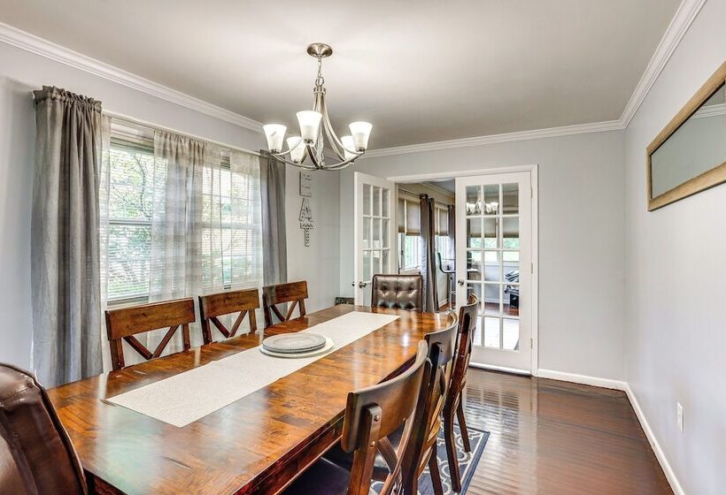 Dutch Country Home Near Family Attractions!