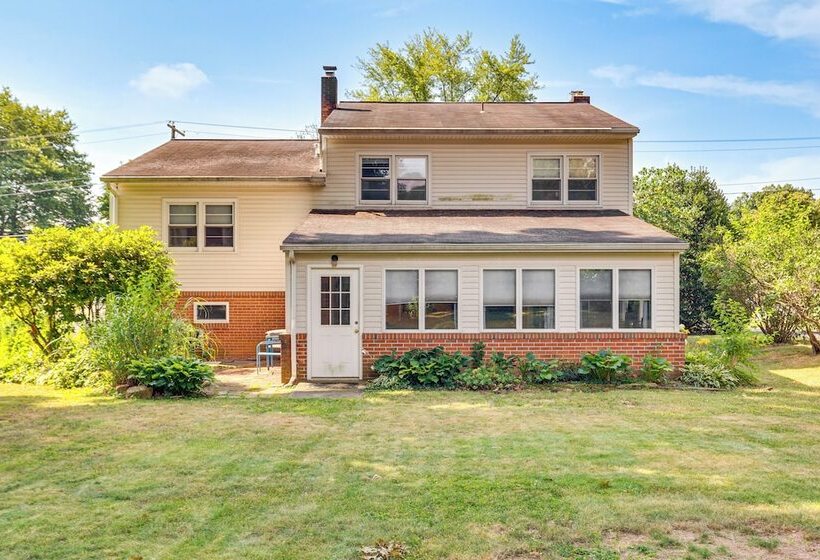 Dutch Country Home Near Family Attractions!