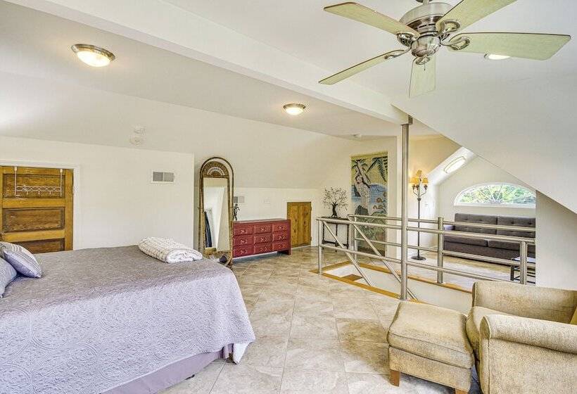 Eclectic Mandeville Home: Walk To Lakefront Park