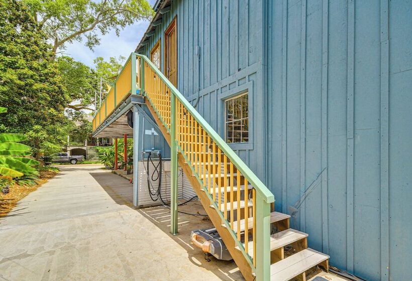 Eclectic Mandeville Home: Walk To Lakefront Park