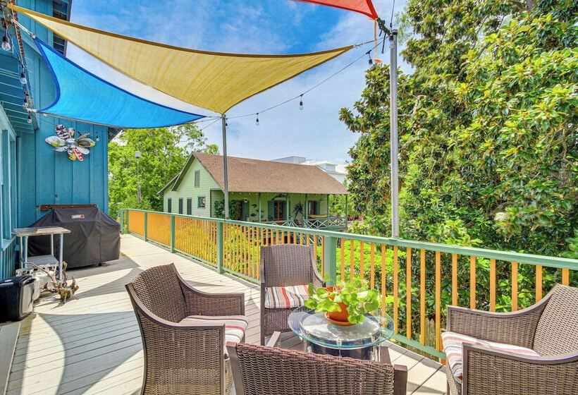 Eclectic Mandeville Home: Walk To Lakefront Park