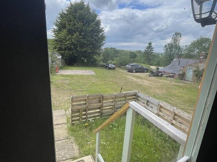 Enchanted Cabin Retreat In Sibford Gower