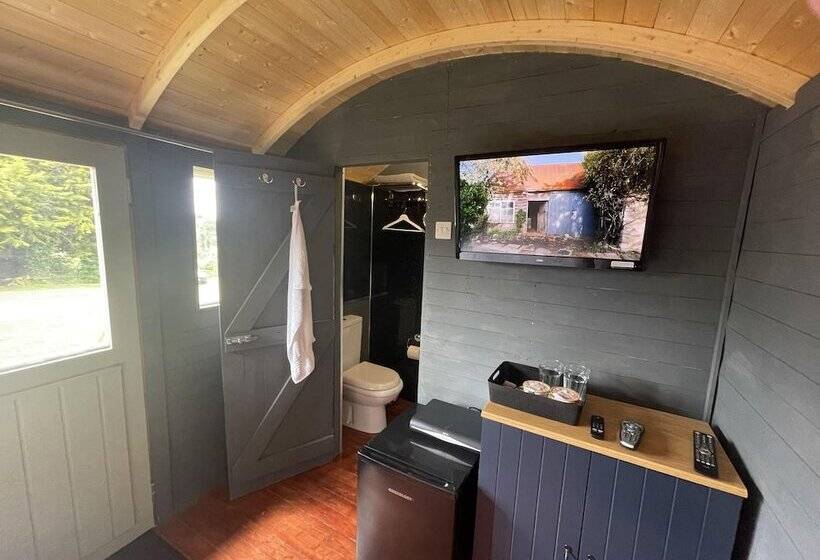 Enchanted Cabin Retreat In Sibford Gower