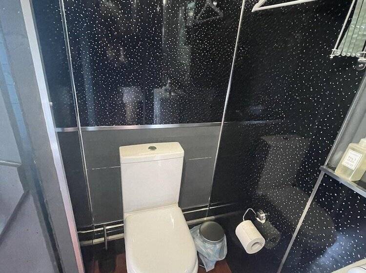 Enchanted Cabin Retreat In Sibford Gower