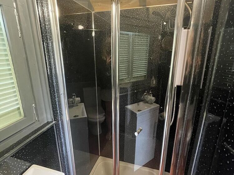 Enchanted Cabin Retreat In Sibford Gower