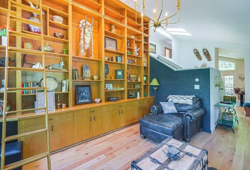 Hot Tub, Mtn View Deck: Peaceful Evergreen Home!