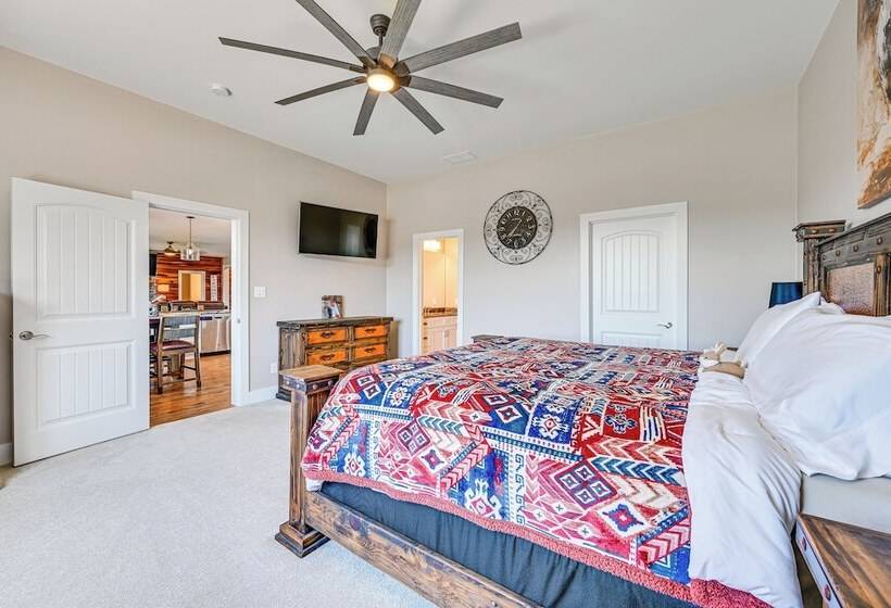 Unique Stay: Barndominium Near Rough River Lake!