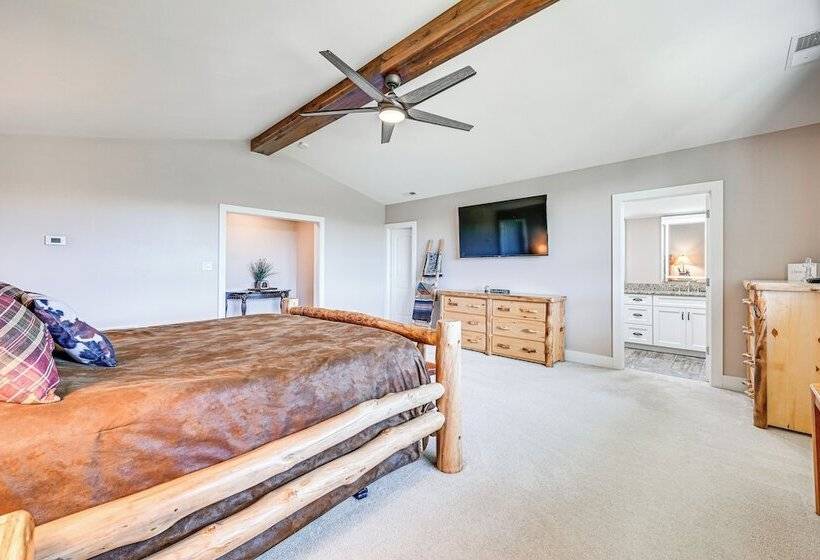 Unique Stay: Barndominium Near Rough River Lake!