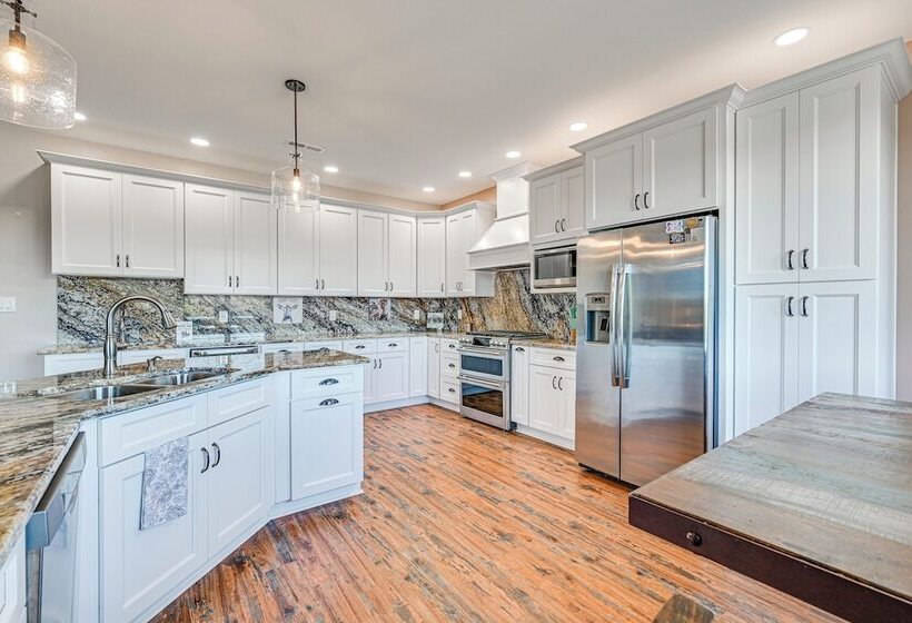 Unique Stay: Barndominium Near Rough River Lake!