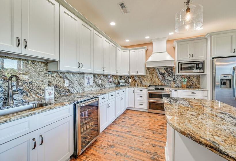 Unique Stay: Barndominium Near Rough River Lake!