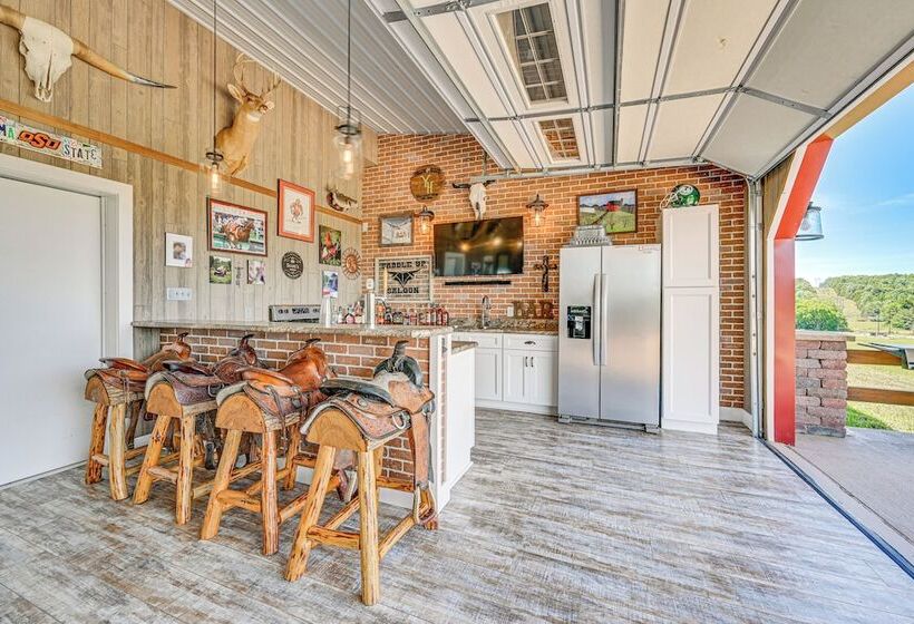 Unique Stay: Barndominium Near Rough River Lake!
