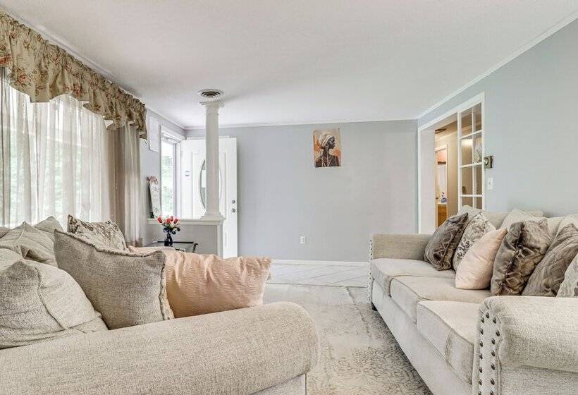 Family Friendly Home W/ Grill: 15 Mi To Baltimore!